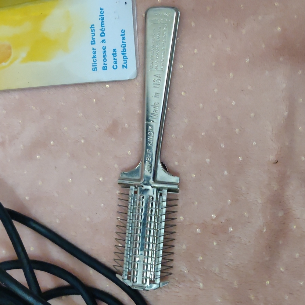 Dog grooming lot, fresh breath, nail clippers, hair trimmer and two brushes - Picture 3 of 5